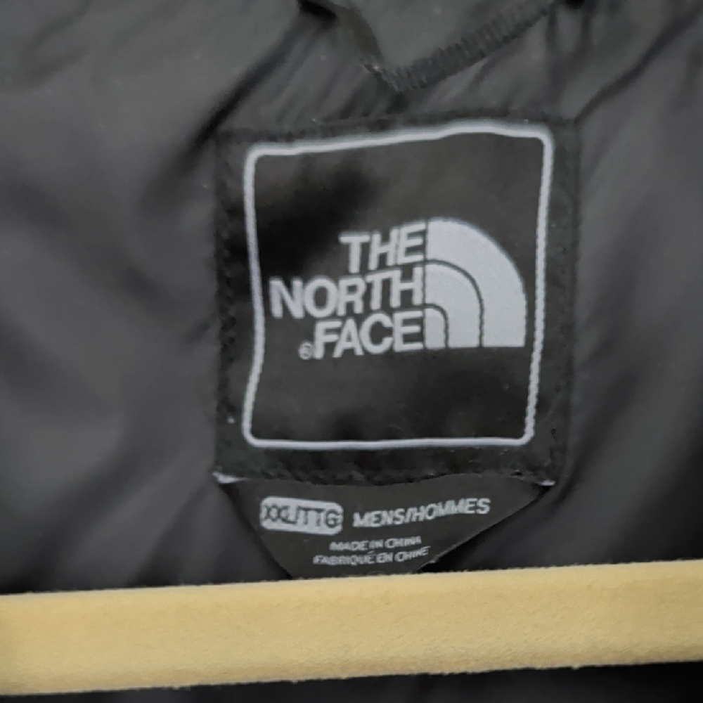 The North Face Men's Dark Gray Puffer Jacket - Picture 2 of 4